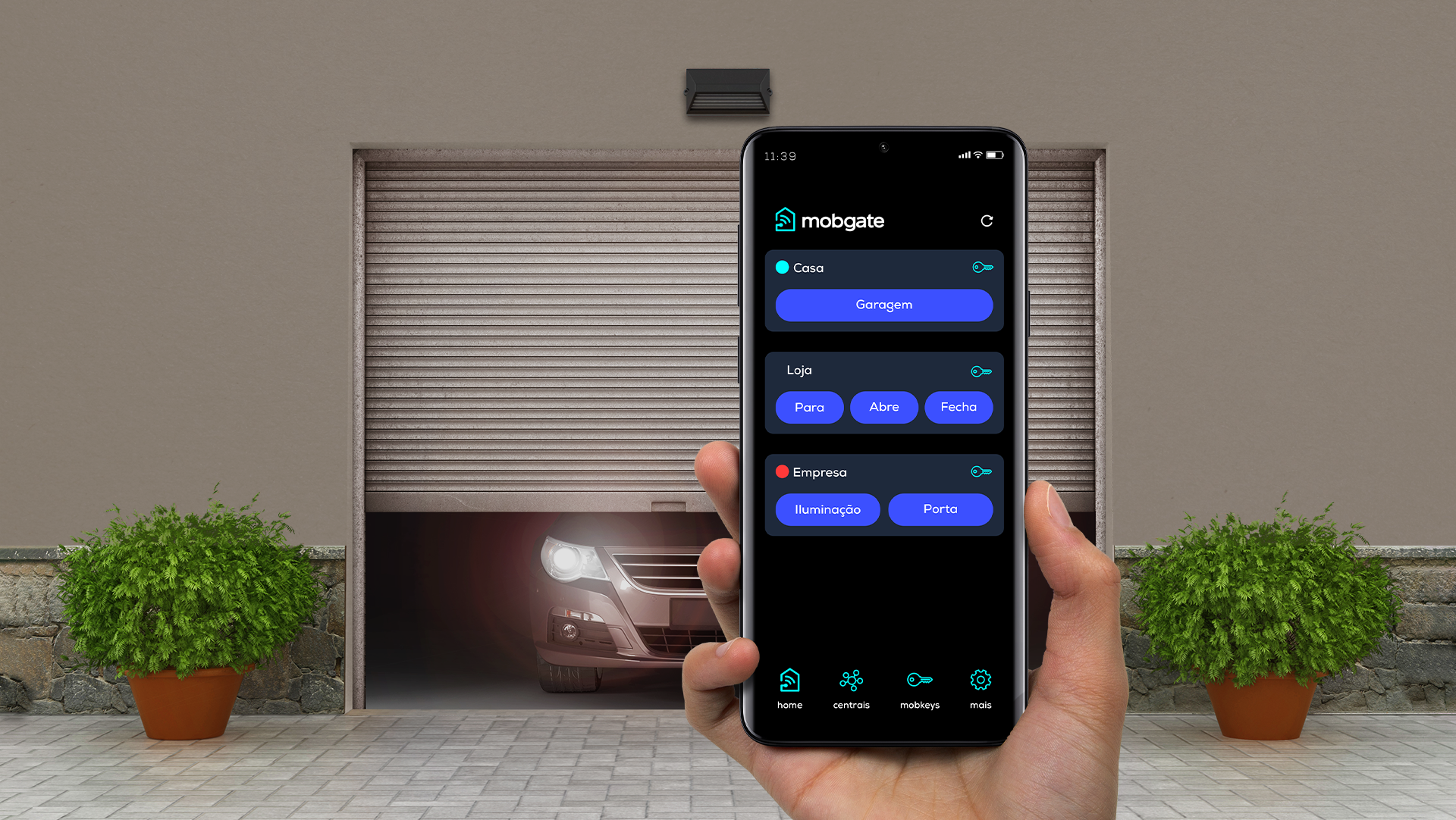 Foto apresenta, um celular controlando a abertura do portão da garagem.